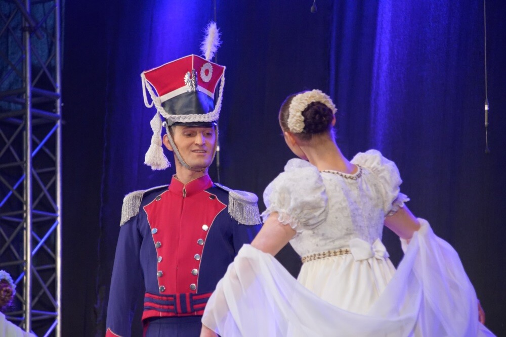 Mija 20 lat od chwili, kiedy w herbie Rudy Śląskiej oficjalnie pojawiła się św. Barbara. Z tej okazji dzisiaj odbyła się uroczysta msza św. w intencji miasta i jego mieszkańców, a po niej na koncert Zespołu Pieśni i Tańca „Śląsk" oraz występ zespołu „Rudzianie”.