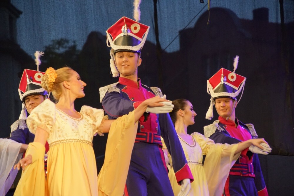 Mija 20 lat od chwili, kiedy w herbie Rudy Śląskiej oficjalnie pojawiła się św. Barbara. Z tej okazji dzisiaj odbyła się uroczysta msza św. w intencji miasta i jego mieszkańców, a po niej na koncert Zespołu Pieśni i Tańca „Śląsk" oraz występ zespołu „Rudzianie”.