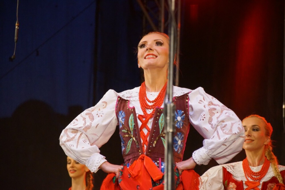 Mija 20 lat od chwili, kiedy w herbie Rudy Śląskiej oficjalnie pojawiła się św. Barbara. Z tej okazji dzisiaj odbyła się uroczysta msza św. w intencji miasta i jego mieszkańców, a po niej na koncert Zespołu Pieśni i Tańca „Śląsk" oraz występ zespołu „Rudzianie”.