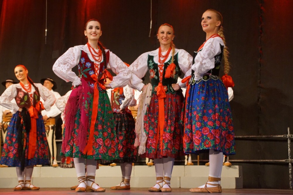 Mija 20 lat od chwili, kiedy w herbie Rudy Śląskiej oficjalnie pojawiła się św. Barbara. Z tej okazji dzisiaj odbyła się uroczysta msza św. w intencji miasta i jego mieszkańców, a po niej na koncert Zespołu Pieśni i Tańca „Śląsk" oraz występ zespołu „Rudzianie”.