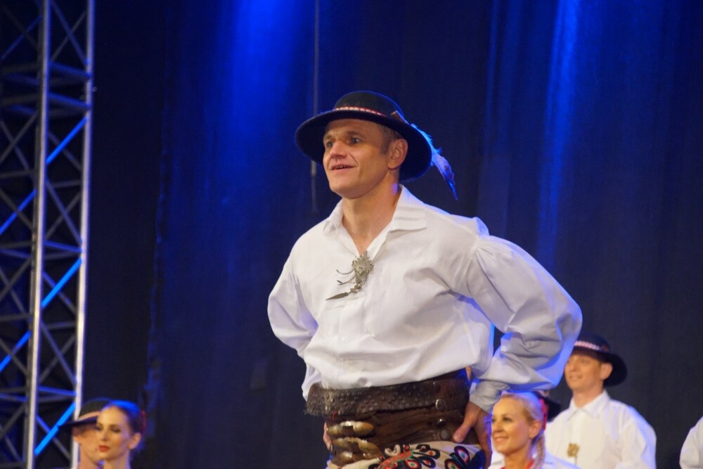 Mija 20 lat od chwili, kiedy w herbie Rudy Śląskiej oficjalnie pojawiła się św. Barbara. Z tej okazji dzisiaj odbyła się uroczysta msza św. w intencji miasta i jego mieszkańców, a po niej na koncert Zespołu Pieśni i Tańca „Śląsk" oraz występ zespołu „Rudzianie”.